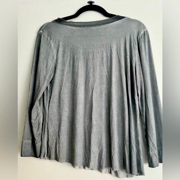 SOFT Surroundings Lace V Neck Long Sleeve Tee Size Small. - Picture 3 of 3